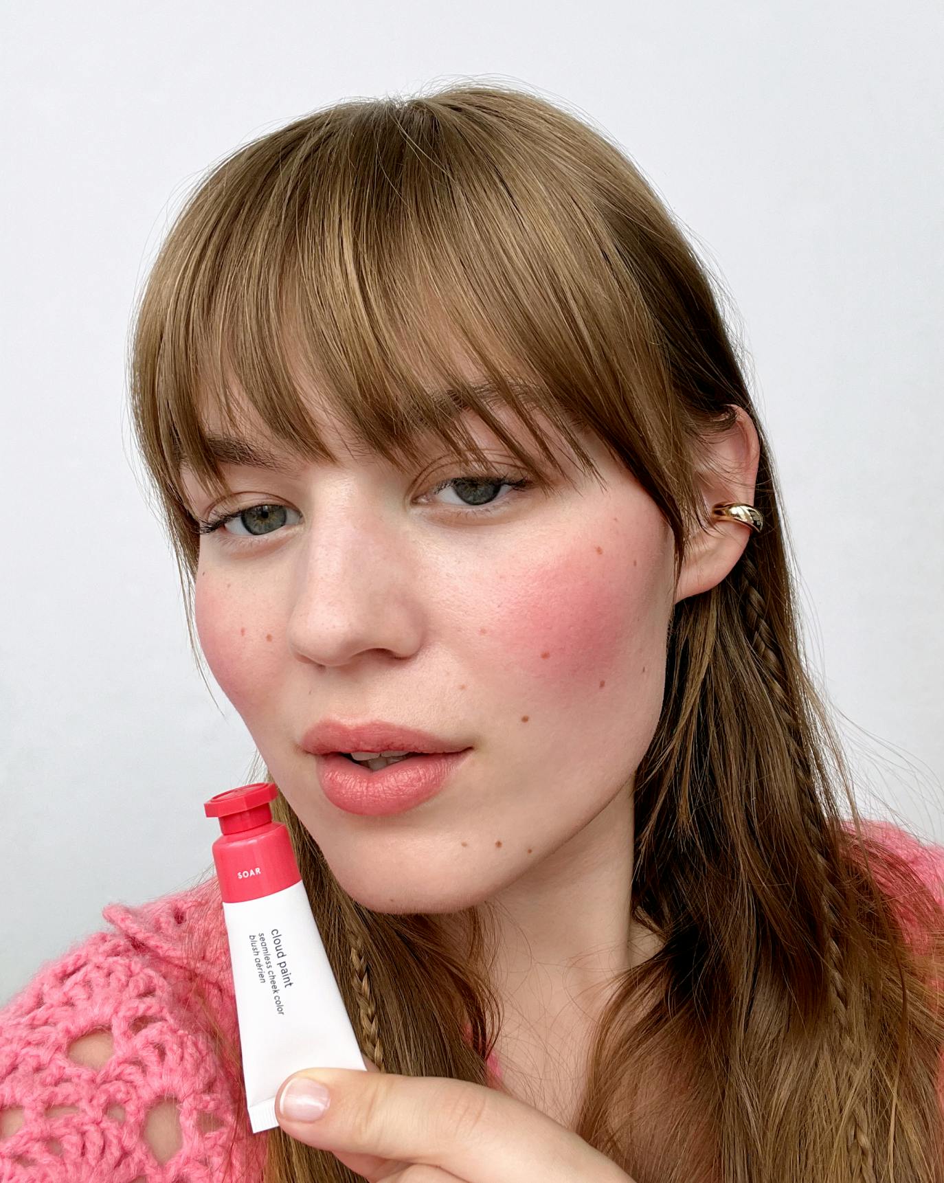 Lulu wears Cloud Paint in Soar.